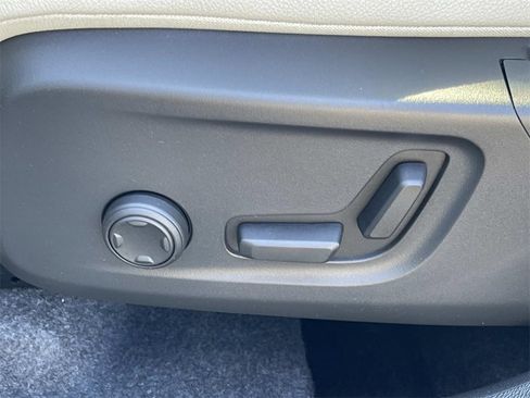 New 2026 Volvo XC40 B5 Plus w/ Protection Package Premier image 21