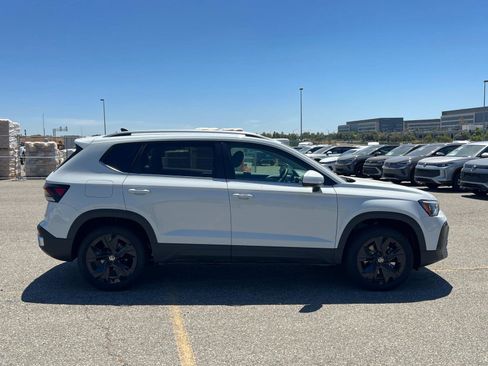 New 2025 Volkswagen Taos SE image 24