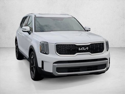 Used 2023 Kia Telluride EX w/ EX Captain's Chair Package AWD/4WD image 3
