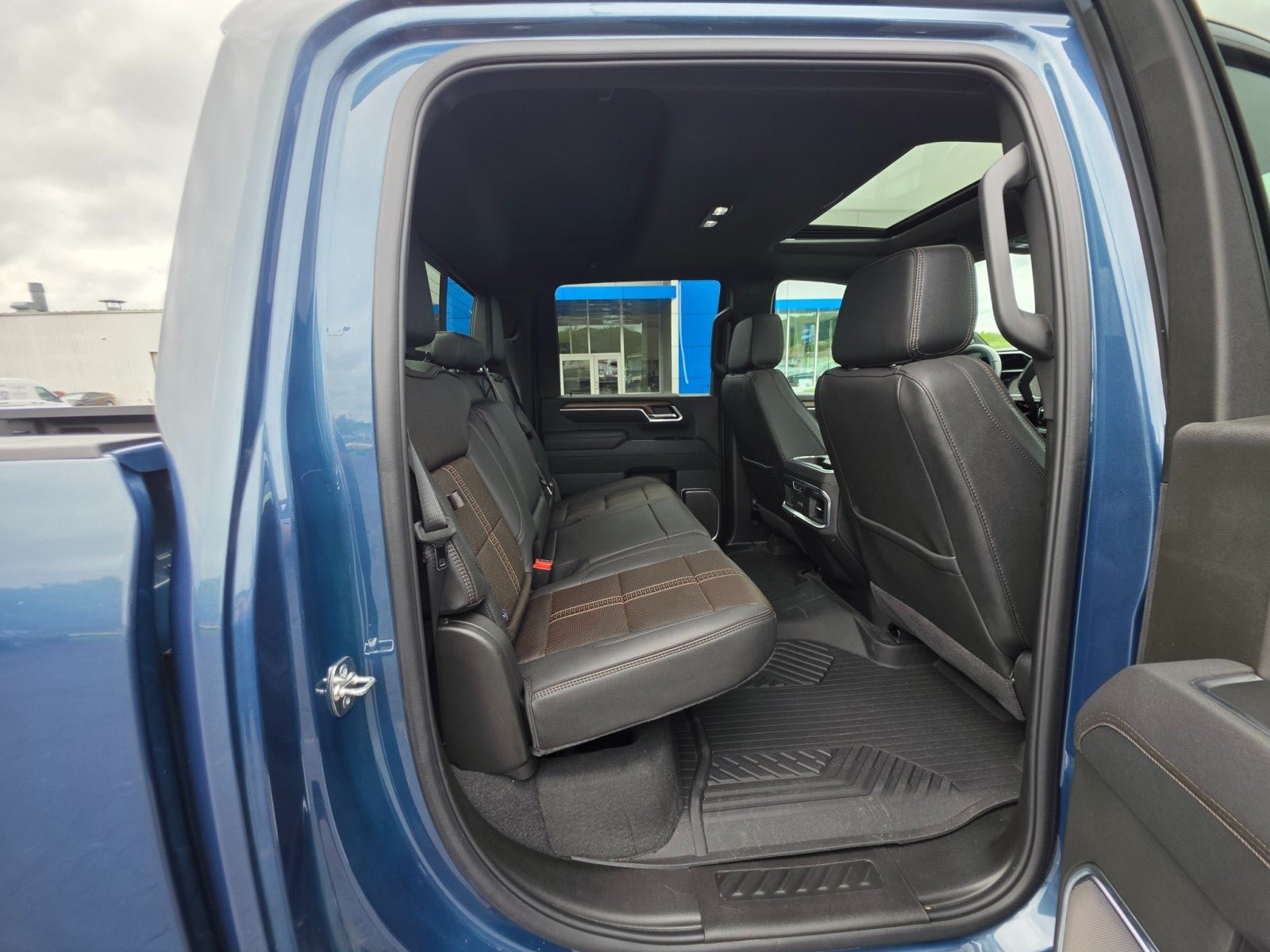 Used 2025 Chevrolet Silverado 2500 High Country w/ High Country Premium Package AWD/4WD image 19