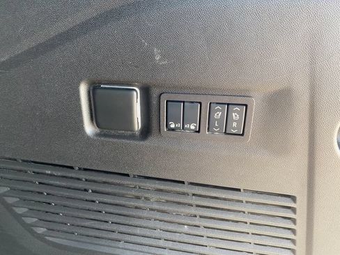 Used 2024 Chevrolet Suburban Premier AWD/4WD image 19