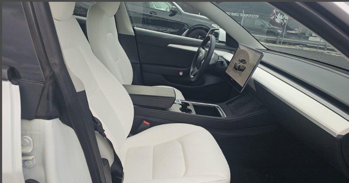 Used 2023 Tesla Model 3 Standard Range RWD image 5