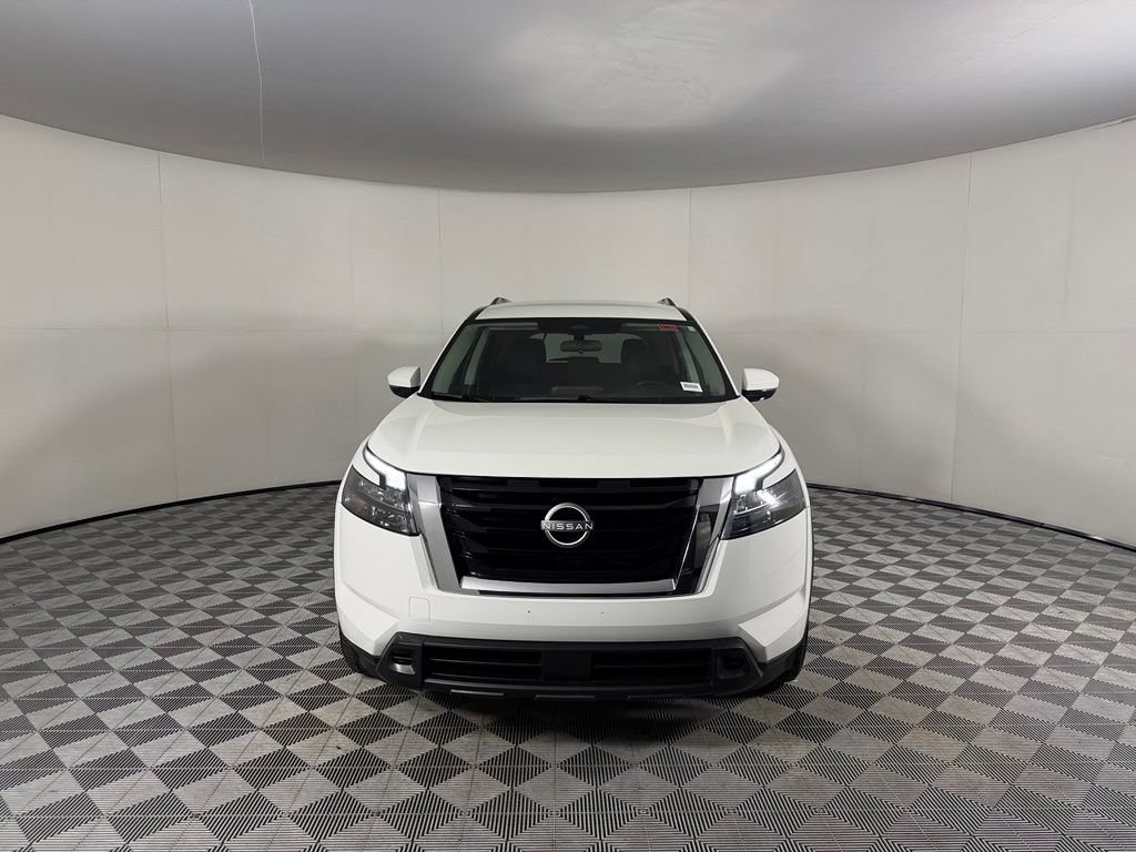 Used 2024 Nissan Pathfinder SV FWD image 3