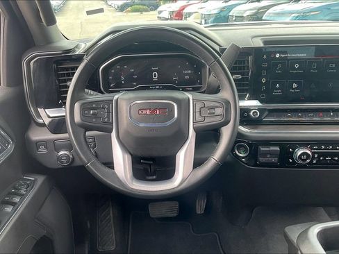 Used 2025 GMC Sierra 1500 SLT image 5