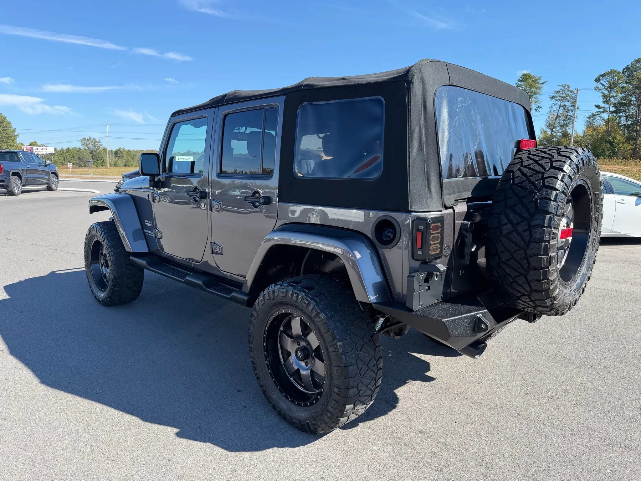 Used 2014 Jeep Wrangler Unlimited Sahara w/ Dual Top Group AWD/4WD image 3