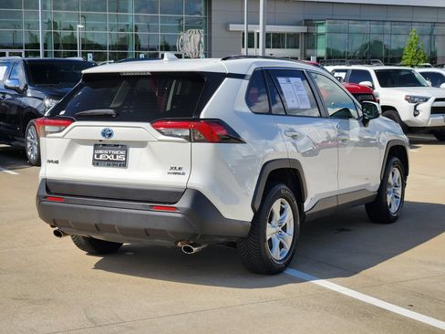 Used 2020 Toyota RAV4 XLE w/ Convenience Package AWD/4WD image 7