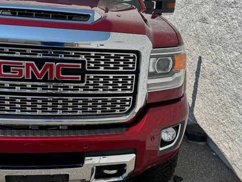 Used 2019 GMC Sierra 2500 Denali w/ Duramax Plus Package AWD/4WD image 5