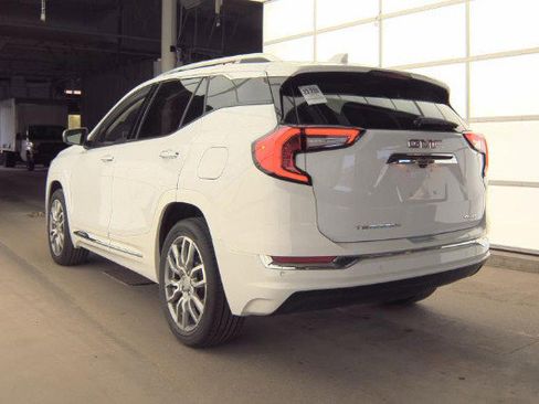 Used 2023 GMC Terrain Denali w/ Denali Premium Package AWD/4WD image 4
