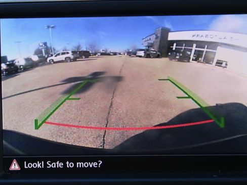 Used 2016 Volkswagen Golf S image 17