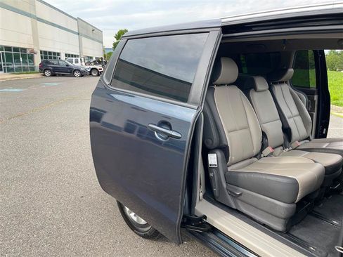 Used 2017 Kia Sedona LX w/ LX Essentials Premium Package FWD image 49