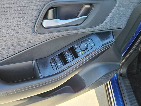 Used 2023 Nissan Rogue SV image 15