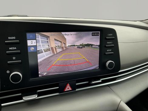 Certified 2024 Hyundai Elantra SE FWD image 14