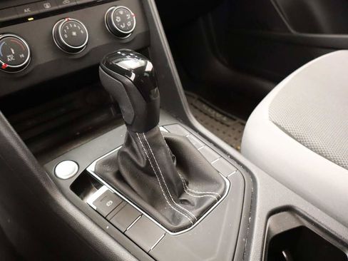 Used 2022 Volkswagen Taos S image 9