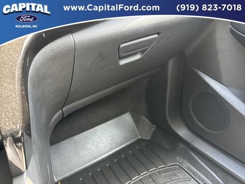 Used 2018 Ford Escape Titanium w/ Ford Safe & Smart Package FWD image 28