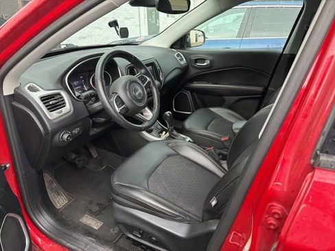 Used 2018 Jeep Compass Latitude w/ Popular Equipment Group AWD/4WD image 9