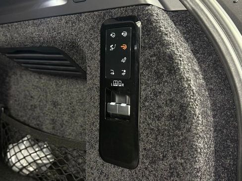 Certified 2025 Land Rover Range Rover SV image 20