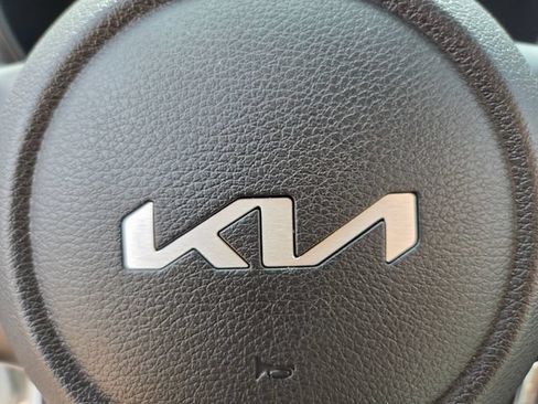 Used 2025 Kia Soul LX w/ LX Technology Package FWD image 33