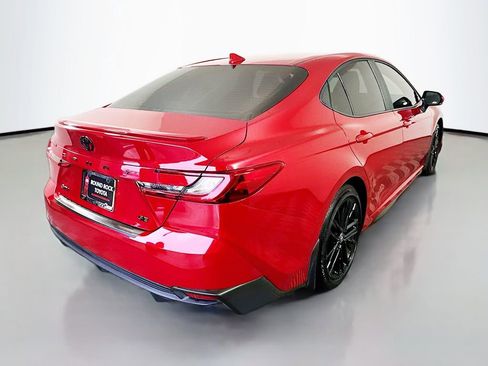 Used 2025 Toyota Camry SE image 5