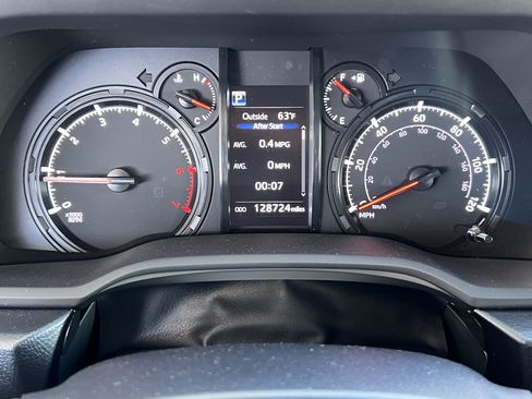 Used 2021 Toyota 4Runner SR5 Premium w/ Moonroof Package AWD/4WD image 32