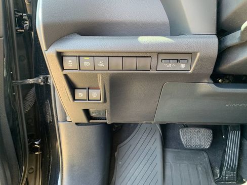 Used 2024 Toyota Sienna XSE image 35