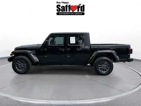 Used 2025 Jeep Gladiator Sport image 4
