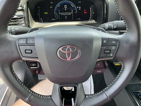 Used 2025 Toyota Camry SE w/ Convenience Package AWD/4WD image 30