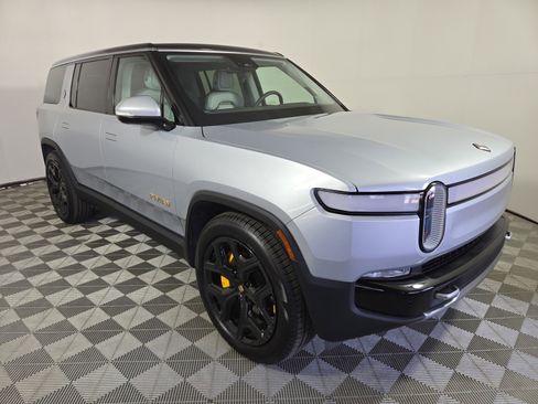 Used 2023 Rivian R1S Adventure AWD/4WD image 7
