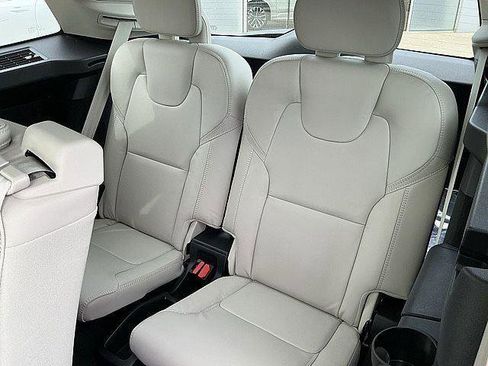 New 2026 Volvo XC90 T8 Ultra w/ Protection Package Premier AWD/4WD image 13