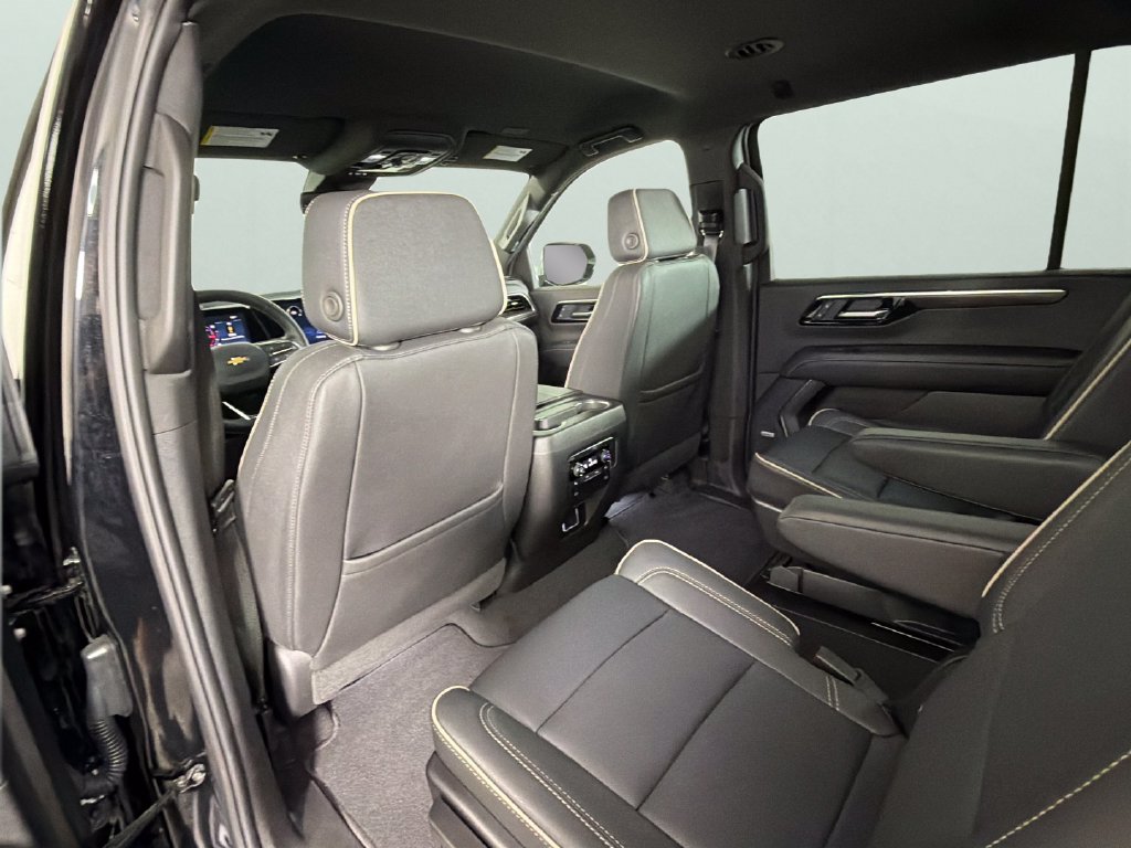 Used 2026 Chevrolet Suburban Premier AWD/4WD image 22