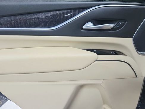 Used 2021 Cadillac Escalade Premium Luxury AWD/4WD image 46