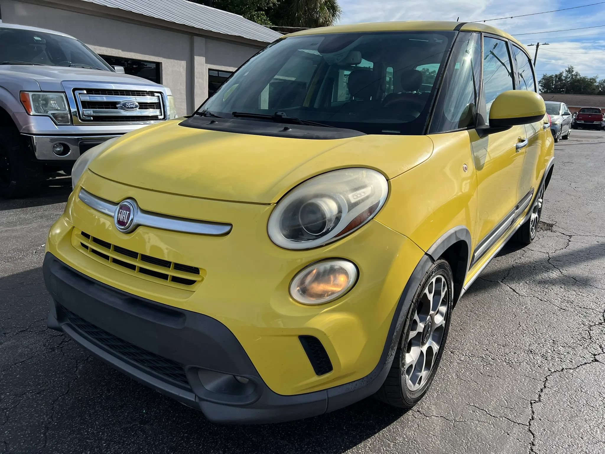 Used 2014 FIAT 500L Trekking w/ Popular Equipment Group FWD image 2