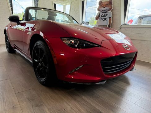 Used 2022 MAZDA MX-5 Miata Sport RWD image 4