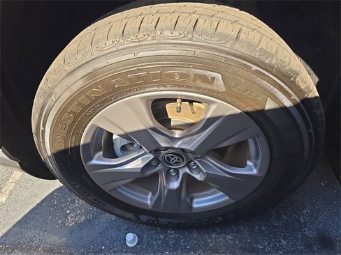 Used 2024 Toyota RAV4 LE image 10