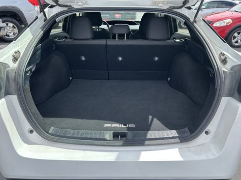 Used 2016 Toyota Prius Two image 9