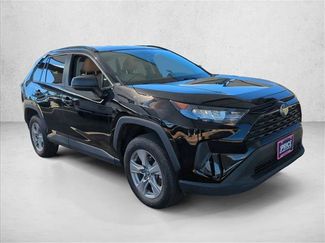 Used 2022 Toyota RAV4 LE video 3