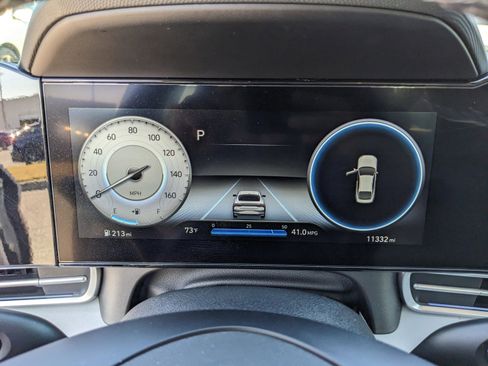 Used 2023 Hyundai Elantra Limited image 30