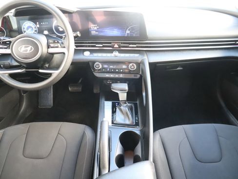 Used 2024 Hyundai Elantra SEL FWD image 24