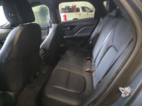 Used 2019 Jaguar F-PACE Premium image 3