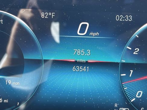 Used 2020 Mercedes-Benz GLB 250 4MATIC w/ Premium Package image 25