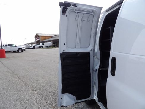 Used 2022 GMC Savana 2500 RWD image 31