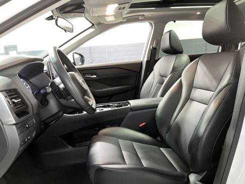 Used 2023 Nissan Rogue SV w/ SV Premium B Package image 25