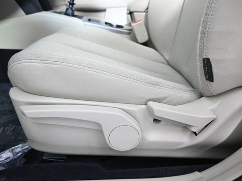 Used 2010 Subaru Outback 2.5i image 21