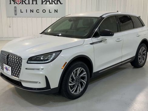 New 2026 Lincoln Corsair Premiere image 5