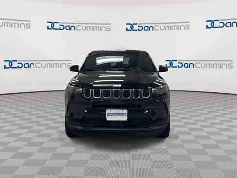 Used 2023 Jeep Compass Sport AWD/4WD image 3