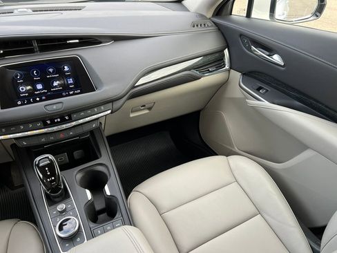 Used 2022 Cadillac XT4 Premium Luxury w/ Enhanced Visibility Package image 32