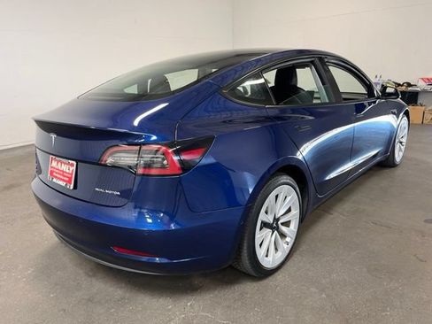Used 2022 Tesla Model 3 Long Range AWD/4WD image 3