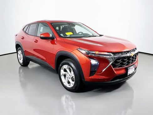 Used 2024 Chevrolet Trax LS w/ LS Convenience Package image 10