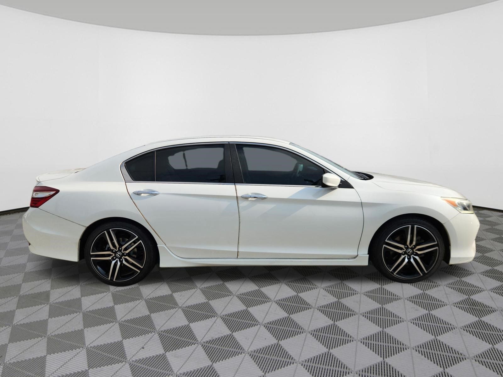 Used 2017 Honda Accord Sport Special Edition image 6