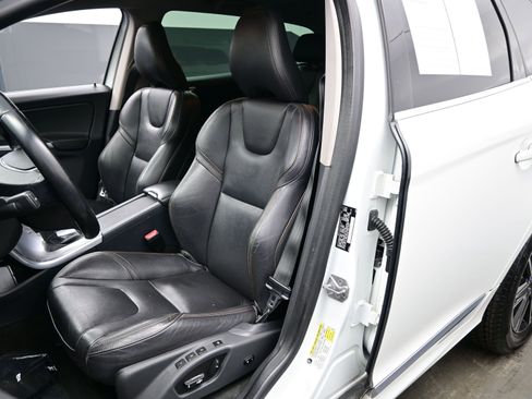 Used 2017 Volvo XC60 T5 Dynamic w/ Preferred Option Package image 12