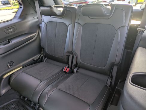 New 2025 Jeep Grand Cherokee L Altitude image 24